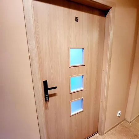 Tanie Spanie Przy Targach Poznanskich - Zameldowanie Bezobslugowe- Homestay szállás Poznań