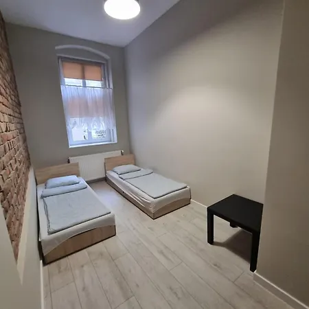 Tanie Spanie Przy Targach Poznanskich - Zameldowanie Bezobslugowe- Homestay szállás