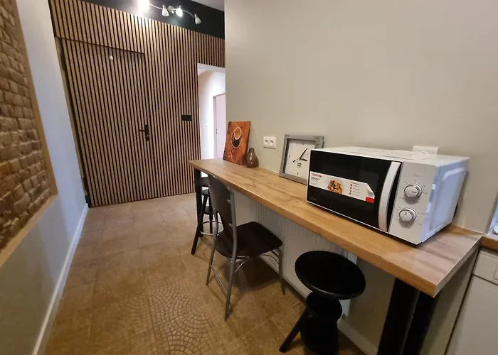 Tanie Spanie Przy Targach Poznanskich - Zameldowanie Bezobslugowe- 홈스테이 *