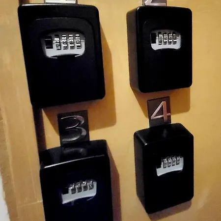 Tanie Spanie Przy Targach Poznanskich - Zameldowanie Bezobslugowe- Πόζναν