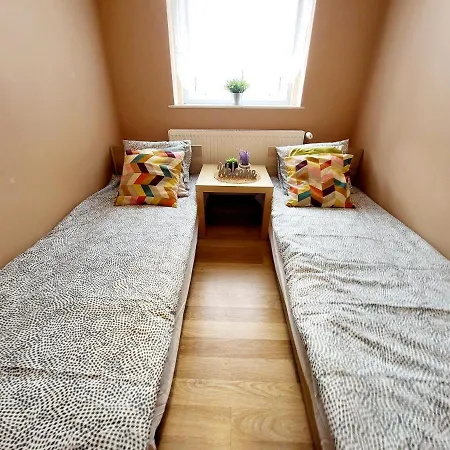Tanie Spanie Przy Targach Poznańskich - Zameldowanie Bezobsługowe- Poznań