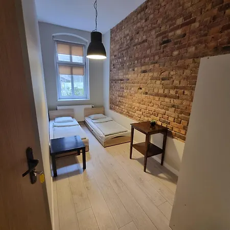 Tanie Spanie Przy Targach Poznanskich - Zameldowanie Bezobslugowe- Rum i privatbostad Poznań