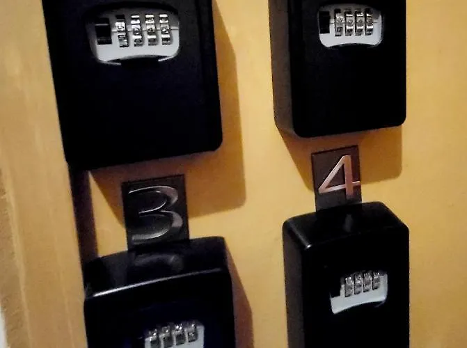 Tanie Spanie Przy Targach Poznanskich - Zameldowanie Bezobslugowe- Познань